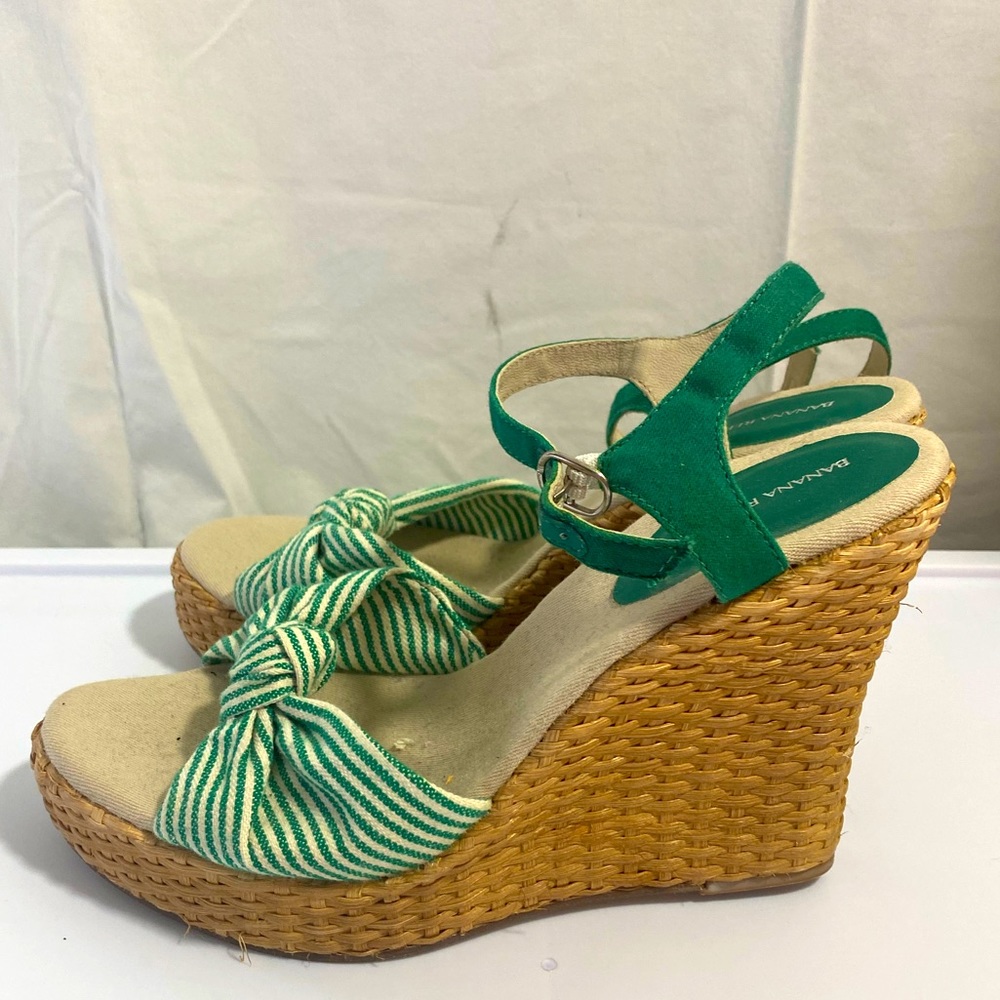 NWOT Banana Republic Wedges-8.5